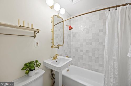 1423 Holbrook St, Washington DC 20002-2908 exterior