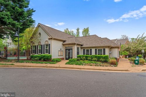 4659 Lambert Dr, Alexandria VA  22311-4942 exterior