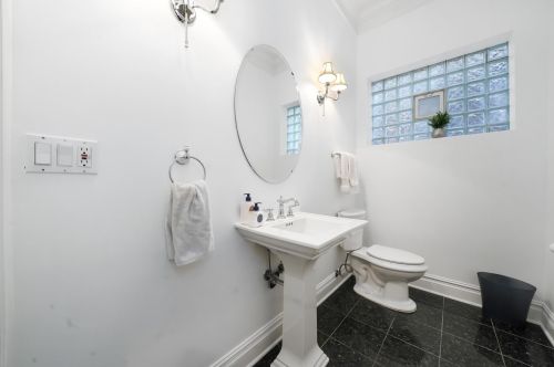 1725 Winchester Ave, Chicago IL 60622-1393 exterior