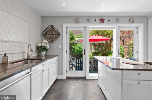 310 16th St, Philadelphia PA  19102-4907 exterior