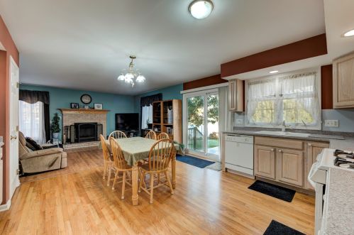 400 Lorraine Ave, Addison IL 60101-4880 exterior