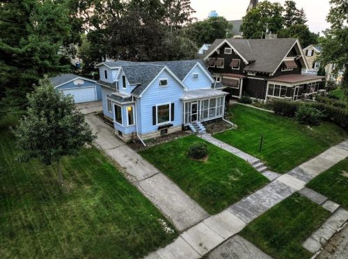 208 Washington St, Watertown WI  53094-7676 exterior