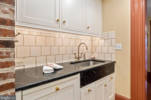 1016 Clinton St, Philadelphia PA 19107-6017 exterior