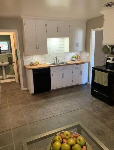 4961 90th St, Milwaukee, WI 53225-4122