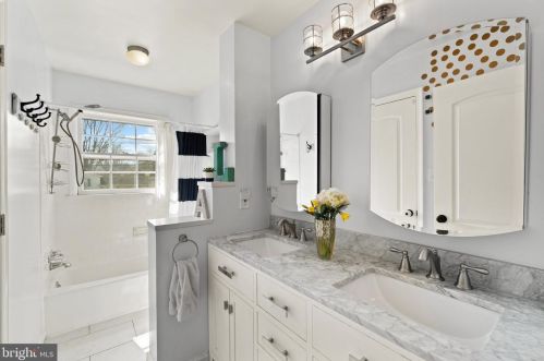 5608 Helmsdale Ln, Alexandria VA 22315-4137 exterior