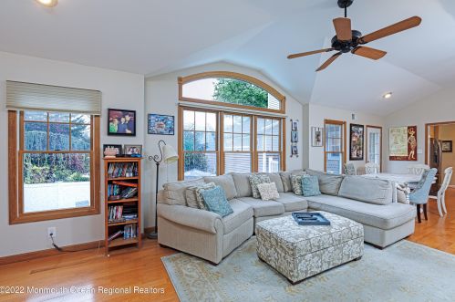 2215 Middle Ave, Point Pleasant Beach NJ 08742-5138 exterior