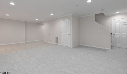 1006 Robin Ct, Green Brook NJ 08812-1737 exterior