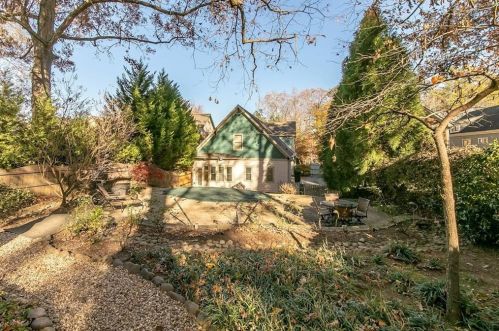 3224 King Springs Rd, Smyrna GA 30080-4327 exterior