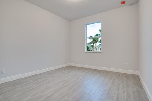 1871 Lewis St, Fort Pierce FL 34987-2083 exterior