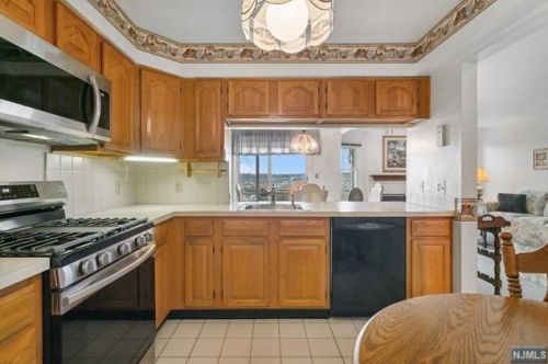 62 Amethyst Ln, Paterson NJ 07501-3361 exterior