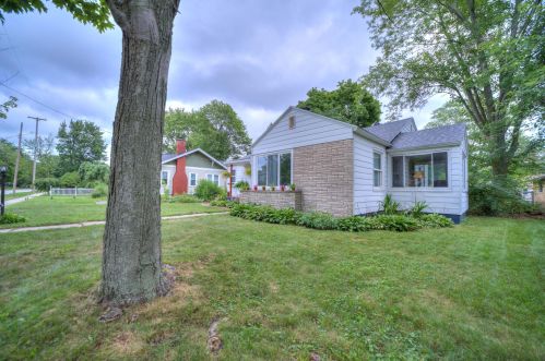 1205 Ml Ave, Meskegon MI 49445-3013 exterior