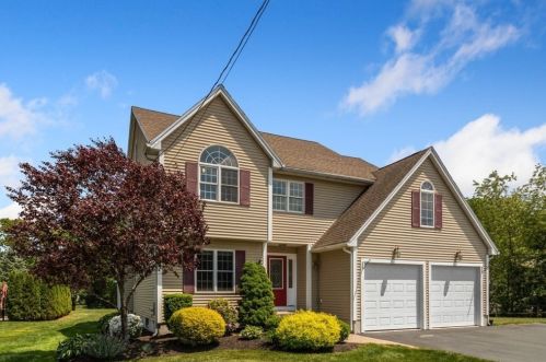 103 Birch St, Peabody, MA 01960-1061