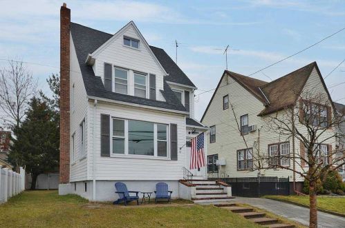 91 Amherst Rd, Valley Stream NY 11581-3314 exterior