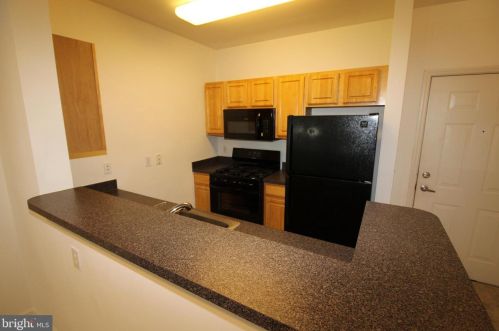 100 Ladyshire Ln, Rockville, MD 20850-6628