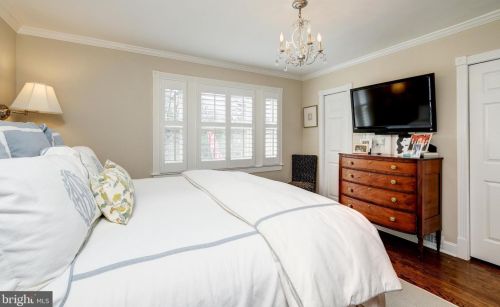 4843 Reservoir Rd, Washington DC 20007-1543 exterior