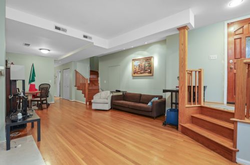 855 La Salle Dr, Chicago, IL 60610-3219