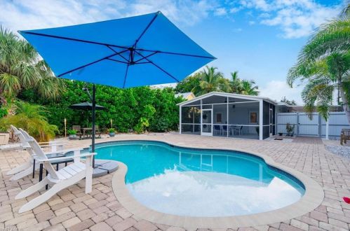 2549 Ter, Naples FL 34104-4322 exterior