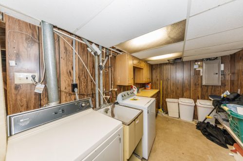 8930 Lincoln Ave, Milwaukee WI 53207-1711 exterior