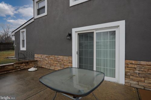 18 Trinity Ln, Blenheim NJ exterior