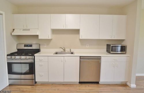 28 Sharon Dr, East Hanover NJ  07936-3429 exterior