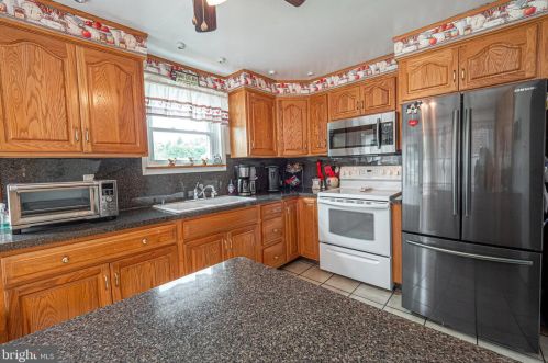 739 Charlotte St, Pottstown PA 19464-5947 exterior