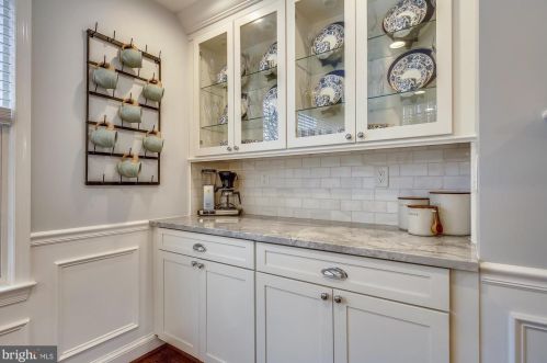 6316 Barrister Pl, Alexandria VA 22307-1214 exterior