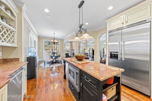 540 Kenilworth Ave, Elmhurst IL 60126-4445 exterior