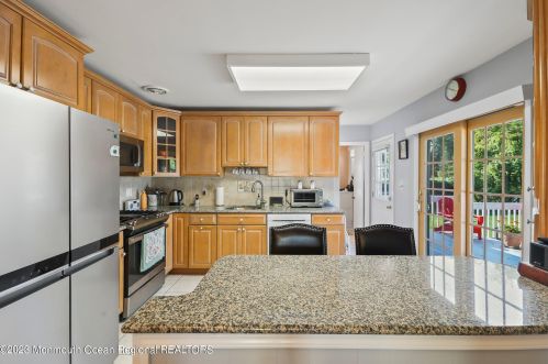 13 Lloyd Ave, West Long Branch NJ 07764-1130 exterior