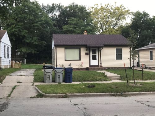 5863 36th St, Milwaukee, WI 53209-4009