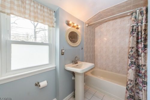 3 Basswood Dr, Parsippany NJ 07834-2812 exterior