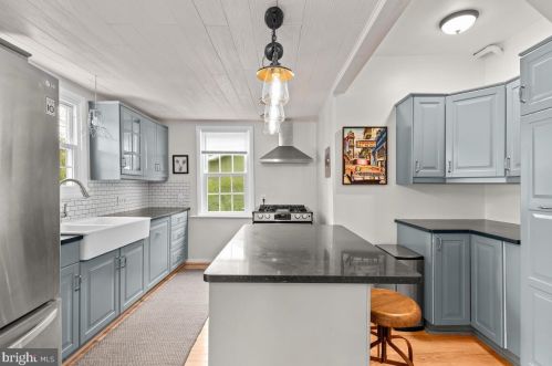 725 Silver Spring Ave, Silver Spring MD 20910-4616 exterior