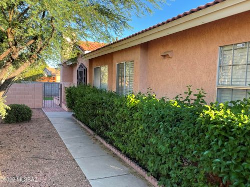 5049 Blackbird Dr, Tucson AZ 85742-5110 exterior