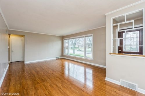 6300 Karlov Ave, Chicago IL 60652-3122 exterior