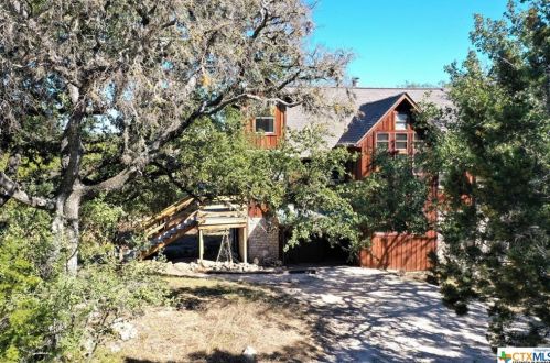 1751 Winding Crk Trl, Spring Branch TX 78070-5327 exterior