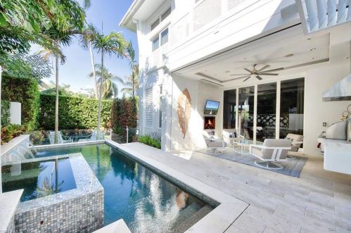 675 2nd St, Naples, FL 34102-9367