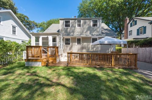 127 Woodbridge Ave, Metuchen NJ 08840-2030 exterior