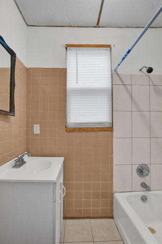 1920 Rockwell St, Chicago IL 60647-4245 exterior