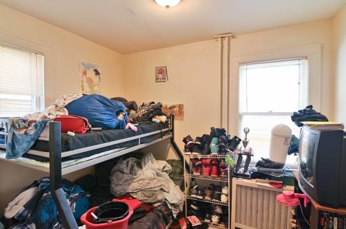 24 Philippa Ave, Waukegan IL 60085-4136 exterior