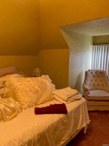 5253 Maple Ave, Saint Louis MO 63113-1512 exterior