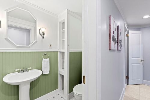 875 Kings Ct, Atlanta GA 30306-3431 exterior