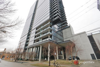 860 Blackhawk St, Chicago IL  60642-2510 exterior