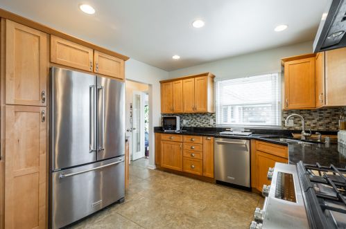 301 Carlisle Ave, Milwaukee WI 53217-4826 exterior