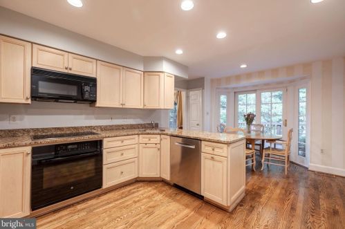 1621 Linway Park Dr, Mc Lean VA 22101-4149 exterior