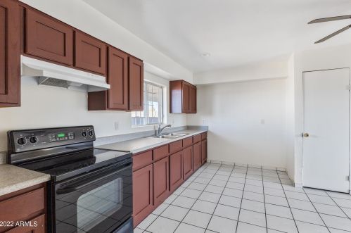 2502 58 Ln, Phoenix AZ 85035-1733 exterior