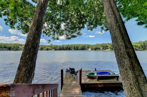 8388 Lake Dr, Lithonia GA  30039-5724 exterior