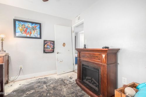 6340 Berkeley Rd, Phoenix AZ 85035-4620 exterior