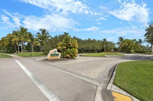 7935 Mahogany Run Ln, Naples FL 34113-1625 exterior