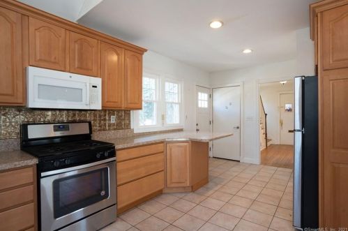 566 Park Rd, Hartford CT 06119-1749 exterior