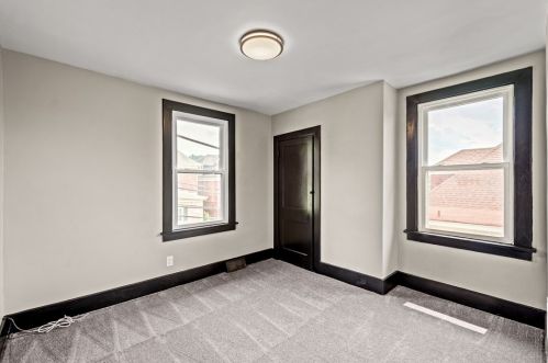 61 Mainsgate St, Pittsburgh PA 15205-2247 exterior