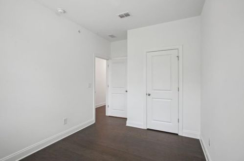 6607 Beacon Dr, Atlanta GA 30328 exterior